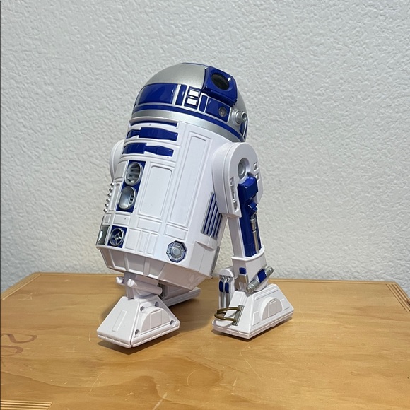 Star Wars R2-D2 interactive droid. - Picture 1 of 2